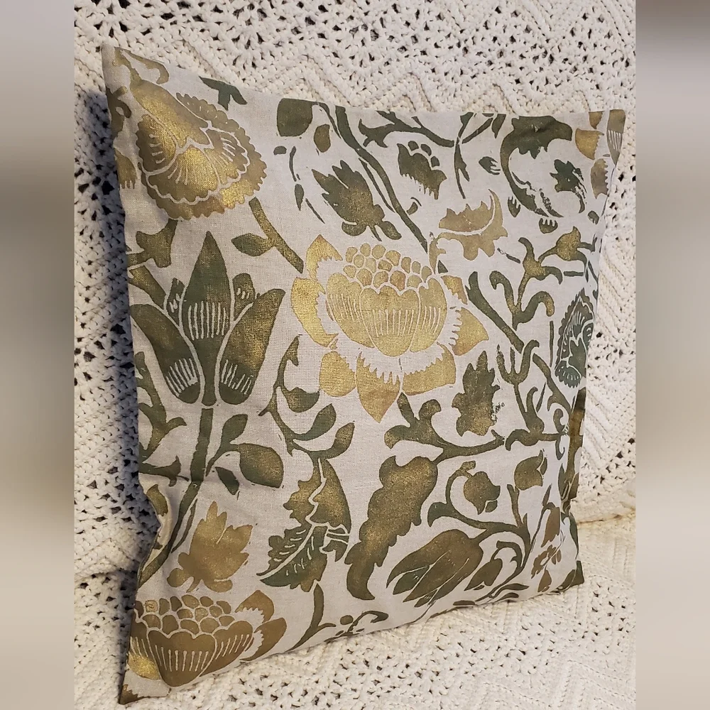 Pottery Barn Linen/Cotton  Botanical Gold and Green Accent Sham.